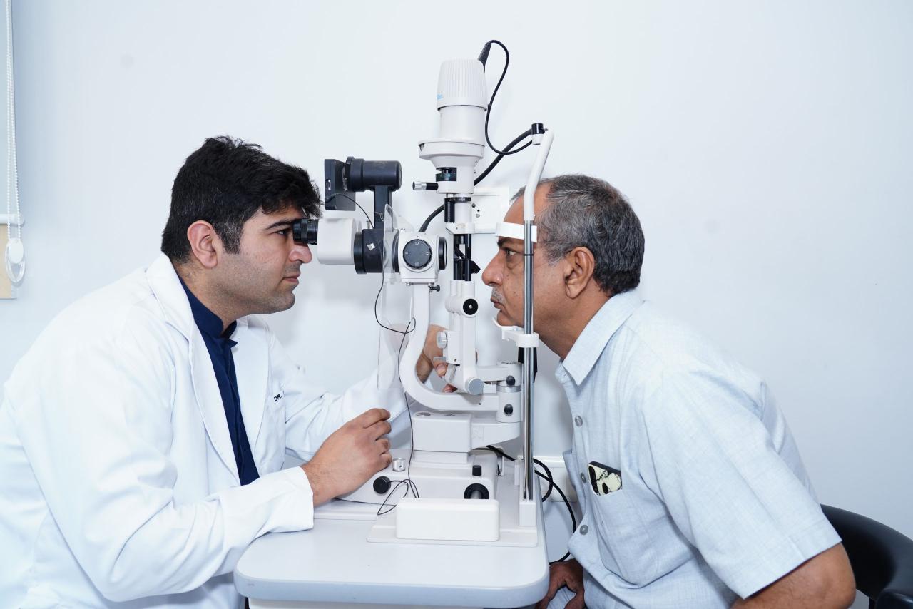 Dr.Varun Gogia With Patient