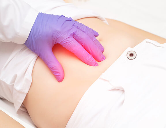Doctor-performing-Appendicitis-surgery-in-Chennai