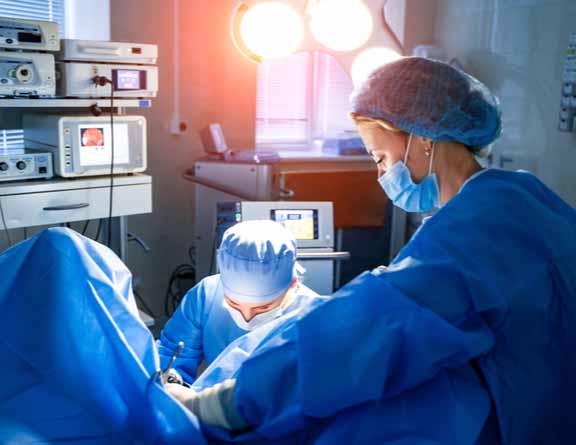 Doctor-performing-Piles-surgery-in-Manesar